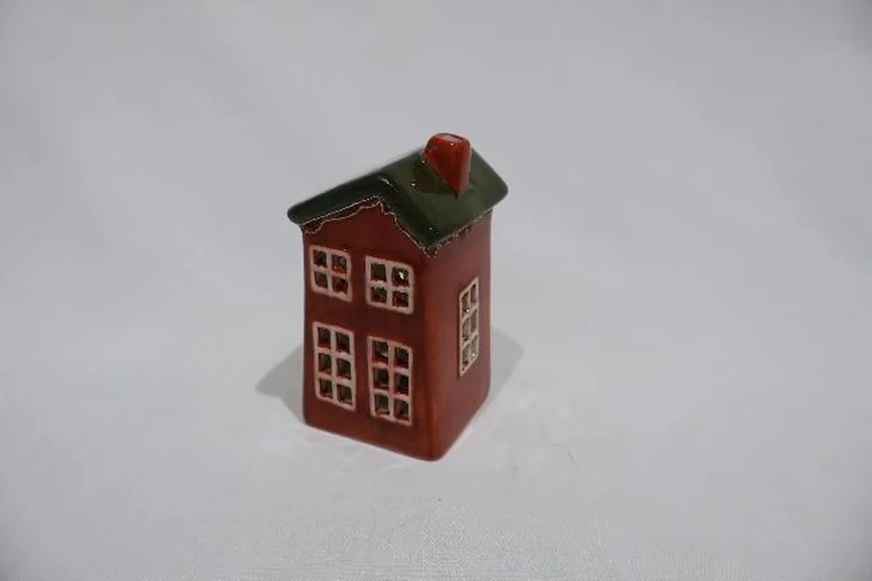 Domek ceramiczny ledowy RS247407, rozm. 5x5,7x9,5 cm