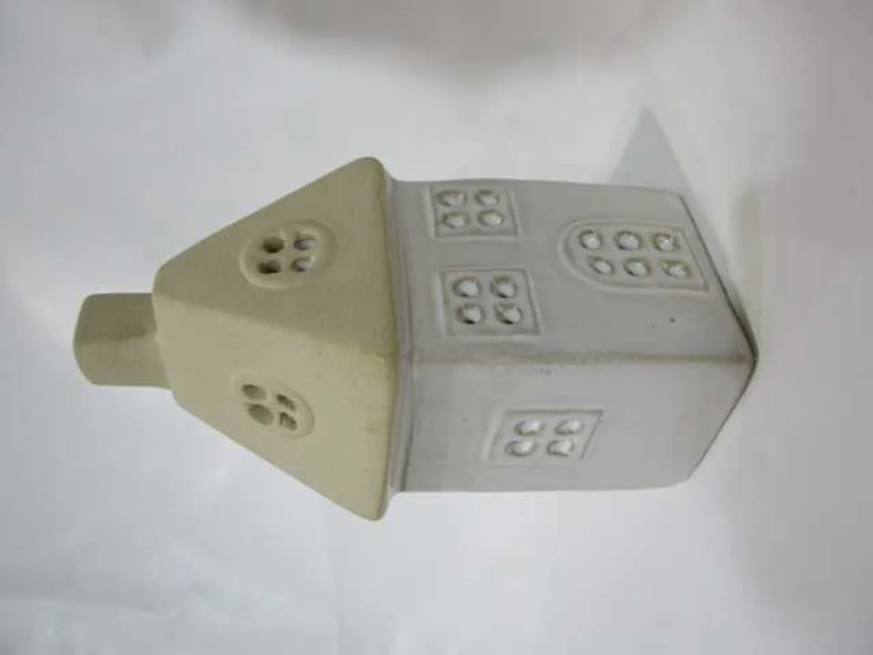 Domek ceramiczny ledowy101-225109-3MW , rozm. 6,3x6x14,2 cm