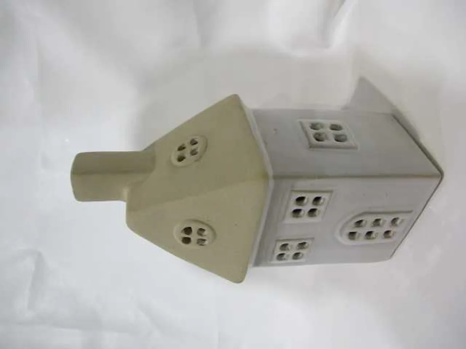 Domek ceramiczny ledowy 101-225109-2mw, rozm. 8,2x7,5x18 cm