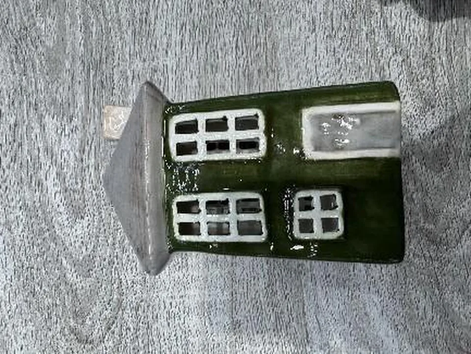 Domek ceramiczny ledowy HYRS247391, rozm. 8x6,6x12,5 cm